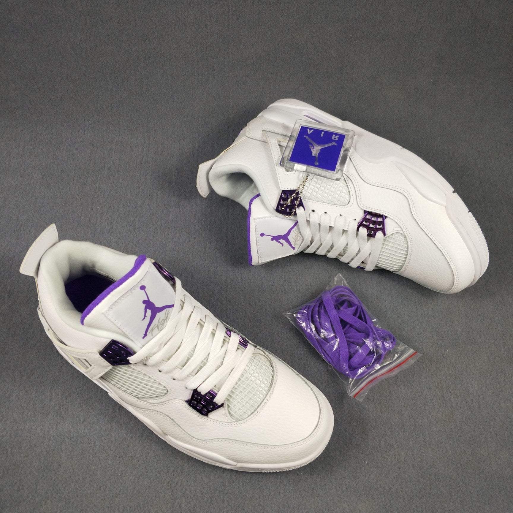 AIR JORDAN 4